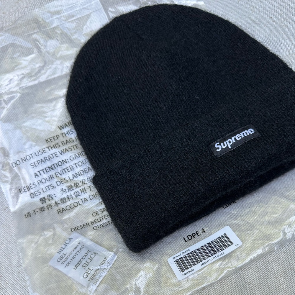 SUPREME Mohair Beanie